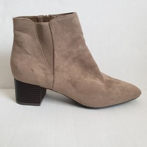 Evanne Kelly & Katie Ankle Boots 11